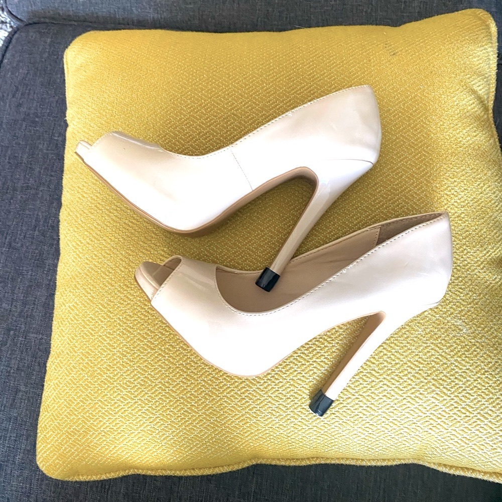 Charlottes Ruse’s next to new pumps size 6.5